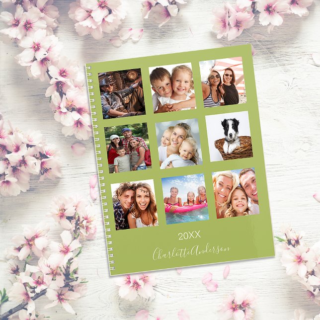 Collage photo de famille vert nom script 2023 (Créateur téléchargé)