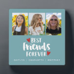 Collage photo des meilleurs amis Plaque<br><div class="desc">Un montage photo simple et moderne pour votre meilleur ami avec 3 photos et le titre Best Friends Forever avec le coeur sur un arrière - plan turquoise et personnalisé avec votre propre texte. Conçu pour vous par Blackberry Boulevard.</div>