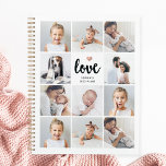 Collage photo simple et chic | Amour avec coeur<br><div class="desc">Ce planificateur chic noir et blanc 2023 dispose d'une grille photo avec onze de vos photos personnelles, et une typographie de script moderne tendance qui dit "Amour". Il y a aussi un petit coeur élégant à l'allure d'or faux rose. Un cadeau simple, minimaliste mais absolument élégant pour votre mère, votre...</div>