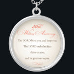 Collier 50e anniversaire du Mariage, le Seigneur religieux<br><div class="desc">Je souhaite quelques félicitations pour leur 50e anniversaire de mariage ou d'or. La bénédiction de l'Écriture "Le Seigneur vous bénisse et vous garde" sera un trésor et un beau rappel de leur amour chrétien durable. Customisez avec leur nom et leur date. Voyez beaucoup d'objets cadeaux coordonnés en faisant une recherche...</div>