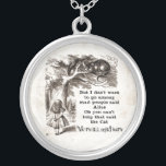 Collier Alice au pays des merveilles ; Chat de Cheshire<br><div class="desc">Image de contes de fées d'illustration vintage et de comptines d'Alice avec le chat de Cheshire par John Tenniel en aventures d'Alice de Lewis Carroll au pays des merveilles, 1865, un dialogue texte-conçu inclus. "Nous sommes tous fous ici" :) la conception est sur un vieil arrière - plan de parchemin...</div>