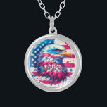 Collier Amérique - Patriotique USA Design pour 4 juillet,<br><div class="desc">Célébrez l'esprit de l'Amérique avec ce design audacieux et intemporel, parfait pour montrer votre fierté patriotique toute l'année. Que vous soyez en train de préparer le Jour de l'Indépendance, de rendre hommage aux vétérans, ou simplement de repousser le rouge, le blanc et le bleu, cet article inspiré par les États-Unis...</div>