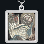 Collier Anthologie des coquillages<br><div class="desc">Cette oeuvre de Vision Studio capture quelques-unes des meilleures vies océaniques. Obtenez cette oeuvre d'art rustique de ces différentes formes et tailles de coquilles de conques. C'est une oeuvre d'art unique de ces pièces d'anthologie de coquillages.</div>