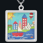 Collier Bateau à voile et ballon à air chaud avec Cityscap<br><div class="desc">Un paysage urbain sert d'arrière - plan pour un voilier et une montgolfière. Un soleil éclatant brille sur la scène,  et un mignon poisson nage sous l'eau. Achetez cette impression paisible dès aujourd'hui !</div>