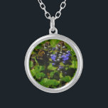 Collier Baume d'abeille pourpre et bourdon<br><div class="desc">Fleur de baume d'abeille mauve,  fleurs et bourdons jaunes et noirs Photo de Sandy Closs prise au lac Arrowhead violet,  "baume d'abeille",  fleur,  fleurs,  fleurs,  fleurs,  printemps,  cerise,  cerises,  jardin,  mariage,  mariages, </div>