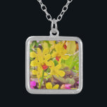 Collier Beautiful Yellow autumn<br><div class="desc">Belle orchidées jaunes jolies orchidées jaunes Fleurs de fleurs d'orchidées. Photo de Sandy Closs Great pour toutes les saisons printemps été et automne. tropical, moderne, automne, fleur, fleurs, floral, printemps, orchidée, jardin, mariage, mariages, </div>