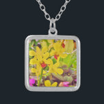 Collier Beautiful Yellow autumn<br><div class="desc">Belle orchidées jaunes jolies orchidées jaunes Fleurs de fleurs d'orchidées. Photo de Sandy Closs Great pour toutes les saisons printemps été et automne. tropical,  moderne,  automne,  fleur,  fleurs,  floral,  printemps,  orchidée,  jardin,  mariage,  mariages, </div>