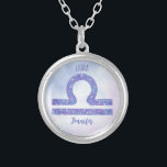 Collier Belle Libra Astrologie Signe Personnalisé Violet<br><div class="desc">Ce joli collier de Libra violet et lavande présente votre signe astrologique du Zodiac dans une belle étincelle comme les constellations. Customisez ce cadeau mignon avec votre nom en écriture cursive pour quelqu'un qui a un anniversaire fin septembre ou début octobre.</div>