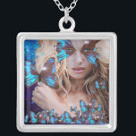 COLLIER BOUTEILLE BLEUE EN PARKLES OR VERT TURQUOISE<br><div class="desc">Design élégant,  attrayant et élégant facilement personnalisable avec vos initiales Peinture originale et design graphique numérique par Bulgan Lumini (c)</div>