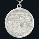 Collier brocade en dentelle blanche élégante<br><div class="desc">Dentelle Damas - Blanc sur blanc - C'est un design simple en dentelle blanche damas.</div>