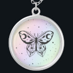 Collier *~* Butterfly Moth Magic Boho Universe Rainbow<br><div class="desc">* Étoiles Celestiales Esotériques améliorées Cosmos cosmiques BOHO MODERNE MYSTIC Géométrie Sacrée BUTTERFLY avec Lune sur ses ailes... or. MOTH sur un Arrière - plan pastel pastel Argent rondi Collier rond. Energie Améliorée Collier du Nouvel Âge Métaphysique Métaphysique À Plaque D'Argent Rocheuse. BIJOUX AVEC INTENTION (R) - Bijoux Énergétiquement Améliorés....</div>