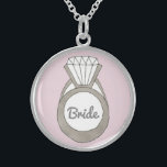 Collier cadeau Mariage Pink Diamond Ring BRIDE<br><div class="desc">Le collier présente une illustration originale d'une bague en diamant sur un arrière - plan rose pâle,  avec BRIDE dans une police grise amusante. Idéal pour les mariages,  les douches nuptiales et les fiançailles !</div>