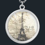 Collier Cadeau vintage d'amour de Tour Eiffel de Flora<br><div class="desc">Un souvenir/cadeau d'amour pour des amants/nouveaux mariés/fiançailles/mariage/anniversaire ou n'importe qui qui ont des souvenirs affectueux à Paris. Entièrement personnalisable. Veuillez le personnaliser avec votre propre texte ou supprimez-les tous.</div>