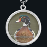 Collier Canard à bois sur l'eau<br><div class="desc">Beau canard à bois flottant sur l'eau</div>