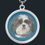 Collier Chien Chien Shih Tzu<br><div class="desc">Ce petit chien Shih Tzu au visage mignon et câliné ajoute de l'attrait à celui qui aime les animaux de compagnie. C’est particulièrement agréable sur ce collier.</div>