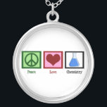 Collier Chimie d'amour de paix<br><div class="desc">Un signe de paix,  coeur,  et un becher de chimie utilisé dans une expérience de la science employée par des scientifiques.</div>