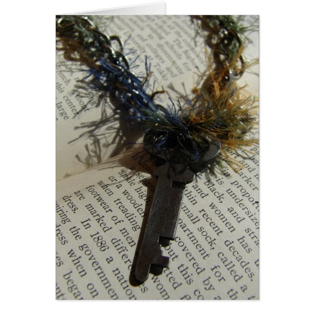 Collier clé sur le livre Vintage (Devant)