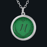 Collier Coeur vert et noir Mariage gothique Élégant<br><div class="desc">Notre magnifique design de coeur gothique vert et noir est parfait pour votre mariage ou événement élégant! Idéal pour un événement de mariage d'automne ou de printemps.</div>