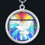 Collier Confirmation de la colombe en verre de l'Esprit Sa<br><div class="desc">C'est une belle image en vitrail de l'Esprit Saint | Saint-Esprit en forme de colombe. Un beau cadeau pour quelqu'un qui reçoit le sacrement de la confirmation. La Douche des Roses Shoppe porte aussi des cartes de confirmation coordonnées,  des saintes bardes et des cravates masculins.</div>