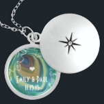 Collier d'anniversaire de Peacock Vintage mariage<br><div class="desc">Mariage Keepsaké Mariage Colliers - pour changer la couleur arrière - plan - cliquez sur personnaliser - cliquez sur modifier - choisissez l'outil dernier dans le menu déroulant et choisissez l'une des couleurs affichées ou entrez votre code hexadécimal rgb pour votre couleur de mariage personnalisée - pour changer la couleur...</div>