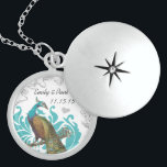 Collier d'anniversaire de Peacock Vintage mariage<br><div class="desc">Mariage Keepsaké Mariage Colliers - pour changer la couleur arrière - plan - cliquez sur personnaliser - cliquez sur modifier - choisissez l'outil dernier dans le menu déroulant et choisissez l'une des couleurs affichées ou entrez votre code hexadécimal rgb pour votre couleur de mariage personnalisée - pour changer la couleur...</div>