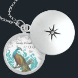 Collier d'anniversaire de Peacock Vintage mariage<br><div class="desc">Mariage Keepsaké Mariage Colliers - pour changer la couleur arrière - plan - cliquez sur personnaliser - cliquez sur modifier - choisissez l'outil dernier dans le menu déroulant et choisissez l'une des couleurs affichées ou entrez votre code hexadécimal rgb pour votre couleur de mariage personnalisée - pour changer la couleur...</div>