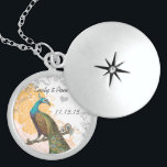 Collier d'anniversaire de Peacock Vintage mariage<br><div class="desc">Mariage Keepsaké Mariage Colliers - pour changer la couleur arrière - plan - cliquez sur personnaliser - cliquez sur modifier - choisissez l'outil dernier dans le menu déroulant et choisissez l'une des couleurs affichées ou entrez votre code hexadécimal rgb pour votre couleur de mariage personnalisée - pour changer la couleur...</div>