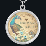 Collier d'anniversaire de Peacock Vintage mariage<br><div class="desc">voir plus vintages produits d'oiseaux paons voir plus vintages produits d'oiseaux Peacock Wedding Invitations Vintage Paisley Peacock Colors or Fuchsia and Lime Paisley Faire-part de mariage -Paisley Peacock Colours Wedding Invitations, RSVP, Save the Date and Direction or Reception Cards. Cartes RSVP & Place Cartes RSVP & Place Cartes Mariages d'oiseaux...</div>