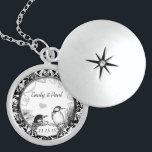 Collier d'anniversaire des pics Vintages mariage<br><div class="desc">Mariage Keepsaké Mariage Colliers - pour changer la couleur arrière - plan - cliquez sur personnaliser - cliquez sur modifier - choisissez l'outil dernier dans le menu déroulant et choisissez l'une des couleurs affichées ou entrez votre code hexadécimal rgb pour votre couleur de mariage personnalisée - pour changer la couleur...</div>