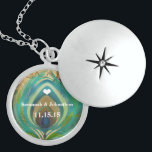 Collier d'anniversaire mariage Peacock<br><div class="desc">Colliers de conservation Choisissez soit Silver Plated Gold Finish ou Sterling Silver Unique Personnalisé! st Christmas Cadeau Mariage Keepsaké Wedding Party Colliers - pour changer la couleur arrière - plan - cliquez sur personnaliser - cliquez sur modifier - choisissez l'outil dernier dans le menu déroulant et choisissez l'une des couleurs...</div>