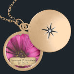 Collier d'anniversaire vintage Gerber Daisy<br><div class="desc">Colliers de conservation Choisissez soit Silver Plated Gold Finish ou Sterling Silver Unique Personnalisé! st Christmas Cadeau Mariage Keepsaké Wedding Party Colliers - pour changer la couleur arrière - plan - cliquez sur personnaliser - cliquez sur modifier - choisissez l'outil dernier dans le menu déroulant et choisissez l'une des couleurs...</div>