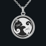 Collier de chat Yin Yang<br><div class="desc">Ce collier d'argent STERLING présente notre design le plus populaire. Deux chats forment un symbole yin yan (ou "ying yang" pour certains). Vous n'avez pas besoin d'être un amoureux des chats pour voir que ce bijou fait un cadeau parfait !</div>
