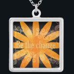 Collier de citation - soyez le pendentif de<br><div class="desc">Portez un collier de citation de trois mots pour motiver et s'inspirer ou pour les donner comme cadeau unique et mémorable pour votre famille et amis. Le collier de message avec les conceptions originales combinent l'inspiration avec la beauté</div>