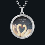 Collier de cygnes blancs<br><div class="desc">Elégant collier de cygnes blancs</div>