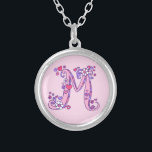 Collier de lettre décoratif M monogramme<br><div class="desc">Jolie lettre M pendentif monogramme. Dessin de lettre blanc de la lettre initiale majuscule M,  idéal pour donner aux filles avec un nom qui commence avec M. couleur Arrière - plan peut être changé si nécessaire,  actuellement rose clair. © Dessin et design d'origine par Sarah Trett www.sarahtrett.com pour www.mylittleeden.com</div>