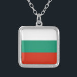 Collier Drapeau Bulgarie tricolore<br><div class="desc">Drapeau de la Bulgarie: " Съединението прави силата " → L'union fait la force !
Il se compose de trois bandes horizontales: blanc,  vert et rouge. Le blanc symbolise la paix,  le vert la fertilité des terres bulgares et le rouge le courage du peuple.</div>