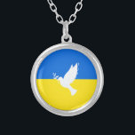 Collier Drapeau de l'Ukraine - La colombe de la paix - Lib<br><div class="desc">Ukraine - Paix - Drapeau ukrainien - Soutien à la liberté - Solidarité - Fort Ensemble - Victoire de la liberté ! Faisons du monde un endroit meilleur - tout le monde ensemble ! Un monde meilleur commence - dépend - a besoin de VOUS aussi! Vous pouvez transférer vers plus...</div>
