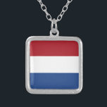 Collier Drapeau Pays-Bas tricolore<br><div class="desc">Drapeau du Pays-Bas: "Je maintiendrai". 
Il est composé de trois bandes horizontales : rouge,  blanc et bleu.</div>