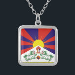 Collier Drapeau tibétain<br><div class="desc">Utilisé comme symbole du mouvement tibétain de l'indépendance depuis les années 1960.</div>