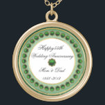 Collier du 55e anniversaire du Mariage<br><div class="desc">A Digitalbcon Images Design avec un thème couleur vert émeraude avec une variété d'images, de formes, de motifs et de styles personnalisés dans ce collier unique "Anniversaire du Mariage émeraude". Ce design élégant et coloré fait le cadeau idéal pour le cadeau Anniversaire pour la femme ou comme un cadeau pour...</div>