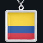Collier élégant avec drapeau de la Colombie<br><div class="desc">Ajoutez une touche de fierté colombienne à vos accessoires grâce à notre collier exclusif avec le drapeau de la Colombie ! Conçu avec une attention minutieuse aux détails, ce collier est plus qu’un bijou élégant, c’est une célébration du riche patrimoine et de la fierté culturelle de la Colombie. L'élégant pendentif...</div>
