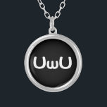 Collier Émoticône heureuse de visage d'Anime d'UwU<br><div class="desc">UwU UwU UwU UwU UwU

Les trotteurs de globe se spécialise dans des images idiosyncratiques du monde entier. Voici que vous trouverez les cartes de voeux,  les cartes postales,  les affiches,  le Mousepads et plus uniques.</div>