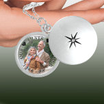Collier En Argent Anniversaire du Mariage d'argent Année et photo pe<br><div class="desc">Élégant emplacement photo pour votre 25e anniversaire de mariage - ou vous pouvez modifier le texte pour convenir à toute occasion. Le modèle est configuré pour que vous puissiez ajouter votre propre photo, qui sera affichée avec une superposition de bordure semi-transparente pour que le texte s'assied. L'exemple de texte dit...</div>