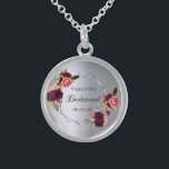 Collier En Argent Bridesmaid argent florales bordeaux nom<br><div class="desc">Un cadeau à la mode bohème pour la Bridesmaid. Décoré de roses de couleur aquarelle en bordeaux et rose. Elégant faux arrière - plan argenté. Un cadre géométrique en faux argent. Avec le texte : Bridesmaid écrit avec un script de style écrit à la main. Modèle pour le nom de...</div>