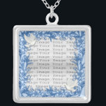 Collier en argent Carré personnalisé Dove<br><div class="desc">Personnalisez ce joli collier pour avoir comme faveurs de mariage à votre réception de mariage ou pour en avoir un vous-même en souvenir de votre journée spéciale. Ce collier est aussi le cadeau parfait pour la mariée à sa douche de nuptiale. Personnalisez en ajoutant votre photo.</div>