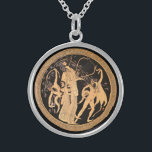 Collier En Argent Dionysus et les Satyrs<br><div class="desc">Collier d'argent rond moyen avec une image de Dionysos,  dieu grec de la vinification et de la folie rituelle,  et les satyres. Voir le charme correspondant,  boucles d'oreilles,  boucles d'oreilles et montre à poignet. Voir l'ensemble de la collection de colliers de Grèce dans la section ACCESSORIES.</div>