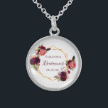 Collier En Argent Floraux de couleur marine bordeaux<br><div class="desc">Un cadeau à la mode bohème pour la Bridesmaid. Décoré de roses de couleur aquarelle en bordeaux et rose. Arrière - plan blanc élégant. Un cadre géométrique en faux or. Avec le texte : Bridesmaid écrit avec un script de style écrit à la main. Modèle pour le nom de la...</div>