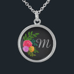 Collier En Argent Joli floral sur tableau noir Monogramme<br><div class="desc">Floral aquarelle simple et élégante sur tableau noir personnalisé avec initial.</div>