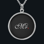 Collier En Argent M. Mari A Groom Ses Hers Nouvelles Mauvaises Maiso<br><div class="desc">Un monogramme classique pour Mr et Mrs pour les couples nouvellement établis maman papa petite amie ou petit ami. Une idée cadeau de dernière minute parfaite. M. et Mme Husband Femme Ses Hers Newly Weds sur un cadeau personnalisé à porter ou à partager. Utilisez le lien "Message" pour nous contacter...</div>
