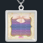 Collier en argent Mariage de Bow rose<br><div class="desc">Personnalisez ce joli collier pour avoir comme faveurs de mariage à votre réception de mariage ou pour en avoir un vous-même en souvenir de votre journée spéciale. Ce collier est aussi le cadeau parfait pour la mariée à sa douche de nuptiale. Personnalisez en ajoutant votre photo, et en changeant le...</div>
